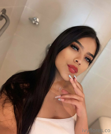 yvetteflores erotic model img