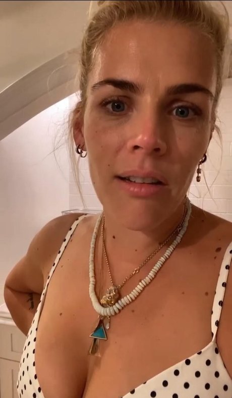 Busy Philipps free actress img