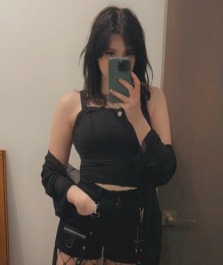 Yakirisu porn model pic