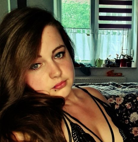 crazy curvy melii hd actress pics