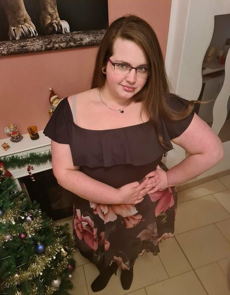 crazy curvy melii nude star img