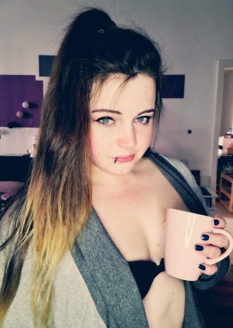 crazy curvy melii high quality actress photos