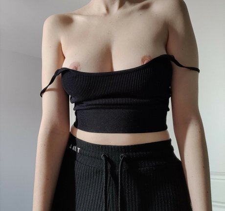 llucky 22 nude star picture