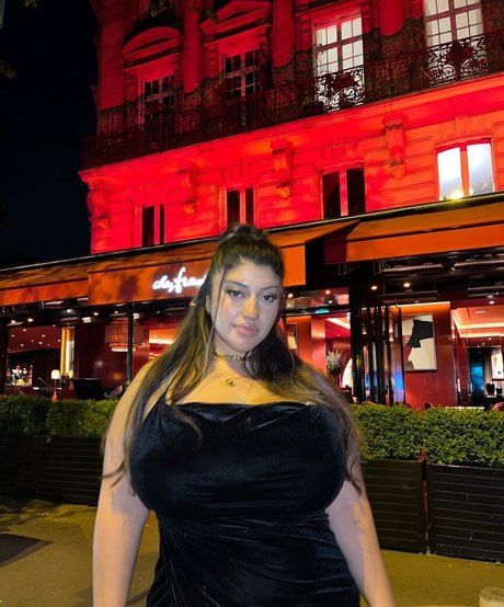 Yuval model pretty photos