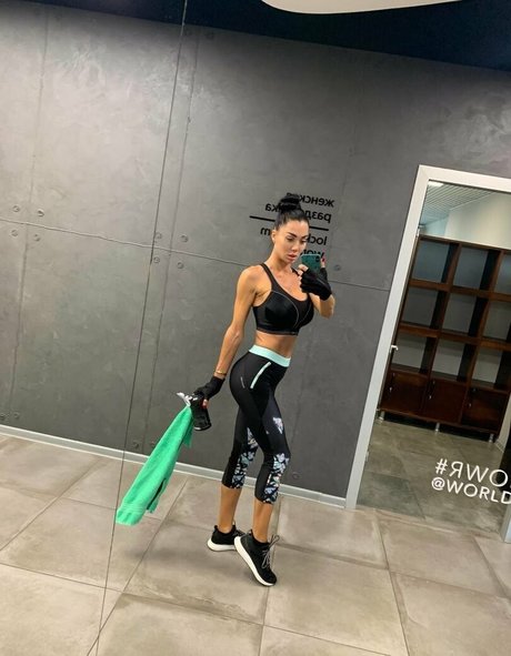 Sexy Alisa erotic actress gallery