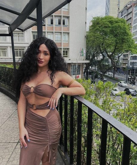 Briny De Laet pornstar perfect img