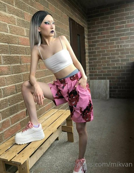 violet williams free star img