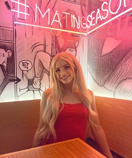 Claire Freeman beautiful model img