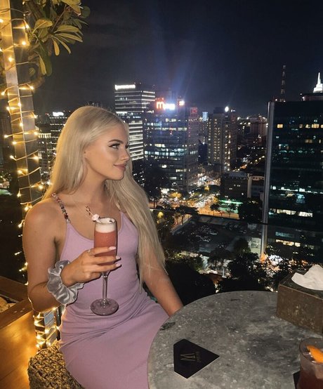 Claire Freeman star free image