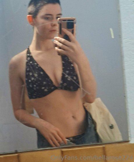 bellarose224 erotic model image