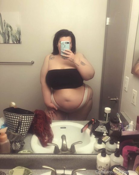 mamasthicc perfect model pic