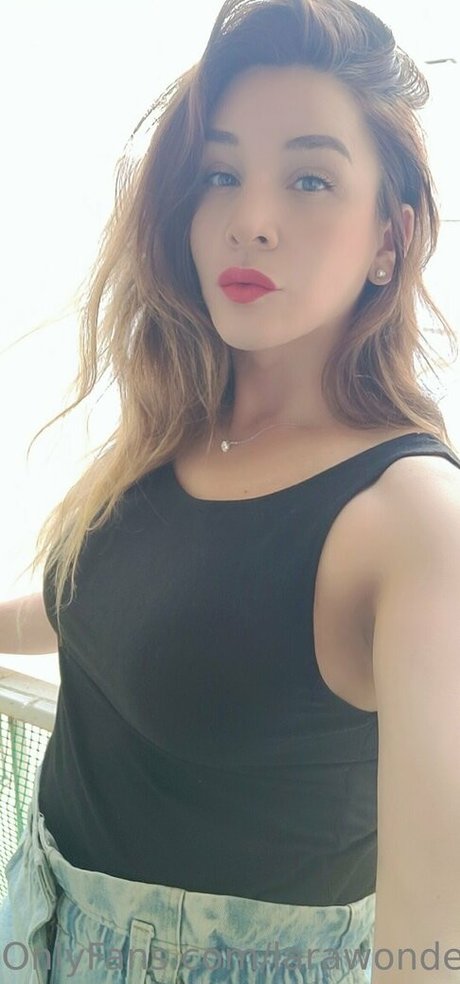 larawonder nudes star img