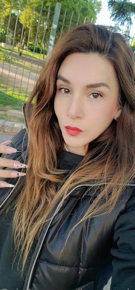 larawonder naked actress picture