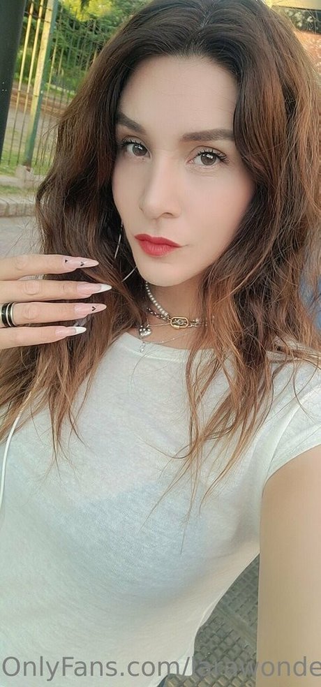 larawonder exclusive star photos