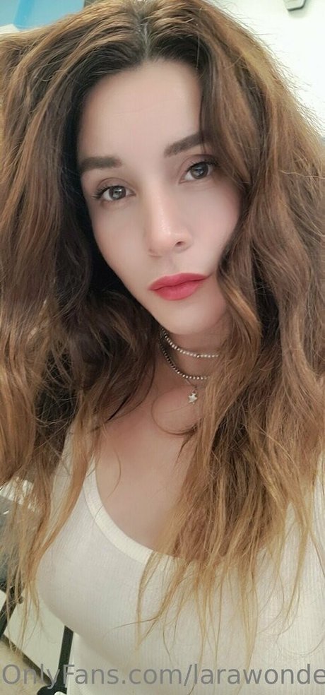 larawonder hot model pic