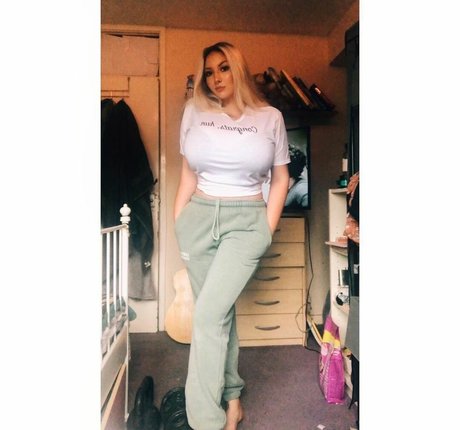 Shona Colson exclusive model pics