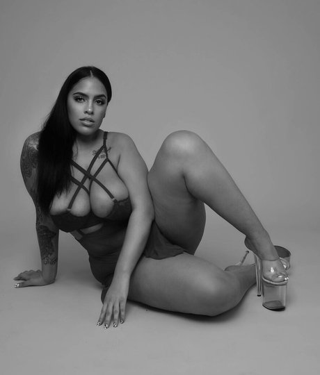 Brasi Quinzel star exclusive photos