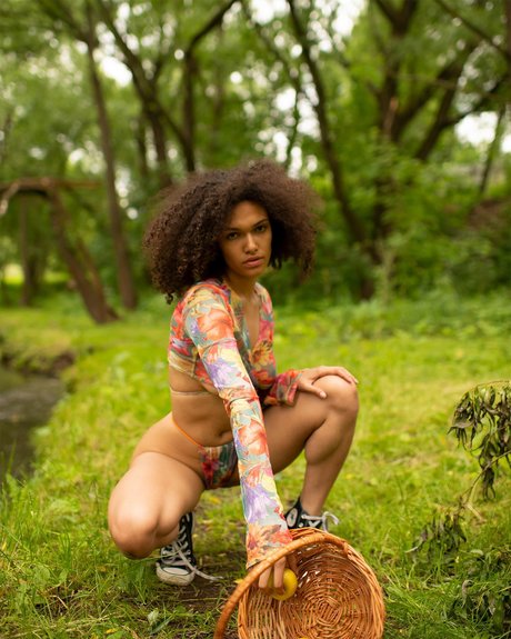 Bebetendre nice model image