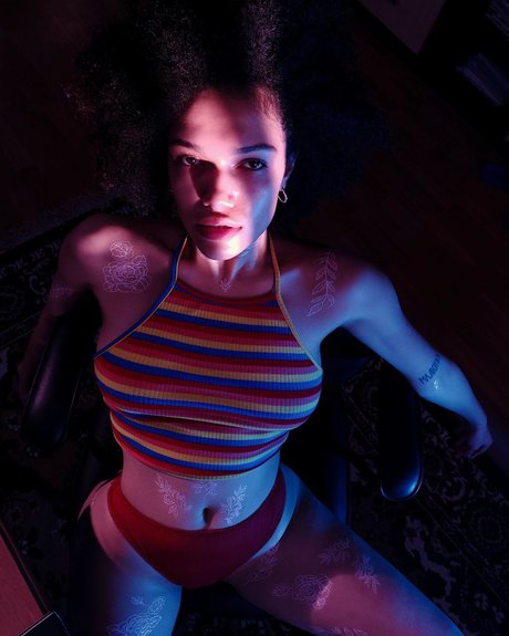 Bebetendre erotic actress image