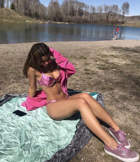 Tina Tonkin model nude pictures