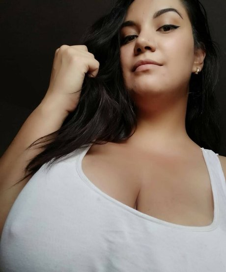 Isa Malone hot actress photos