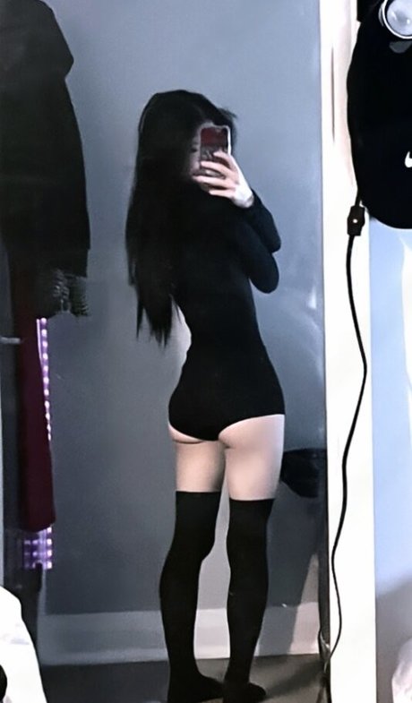 surelynotsi model nude pictures