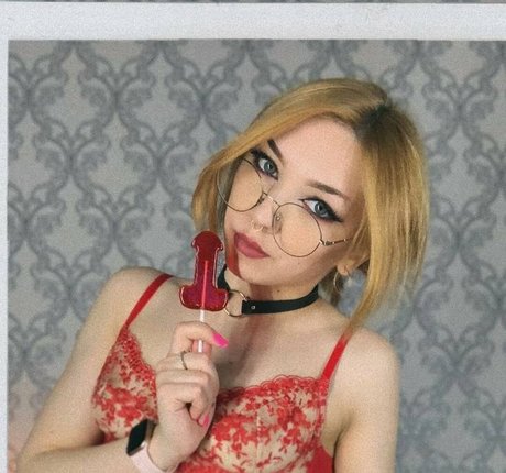 Roxy Loov model hot photo