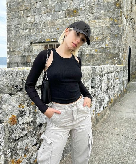 Rebeca Stones pretty actress pics