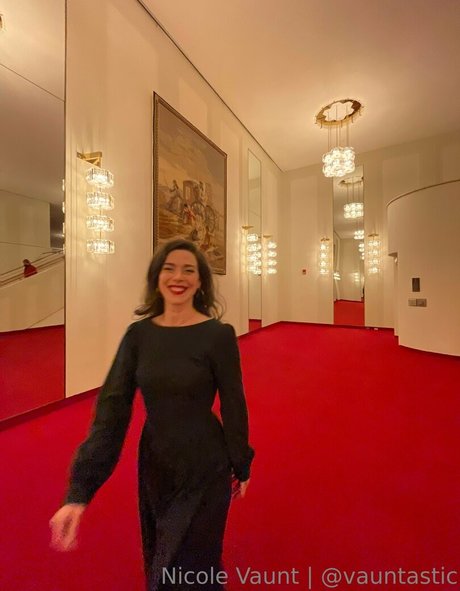 vauntastic sexy model pics