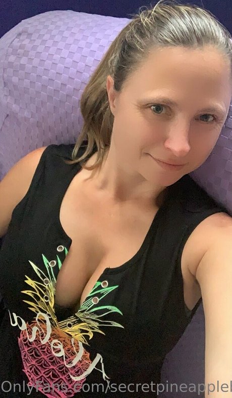 secretpineapplebabe nude pornstar image