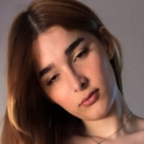 Maya Monroy Ruiz adult model image