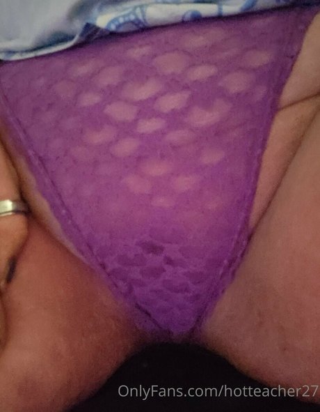 hotteacher27 Profile pic