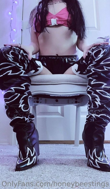 honeybeestings art pornstar image