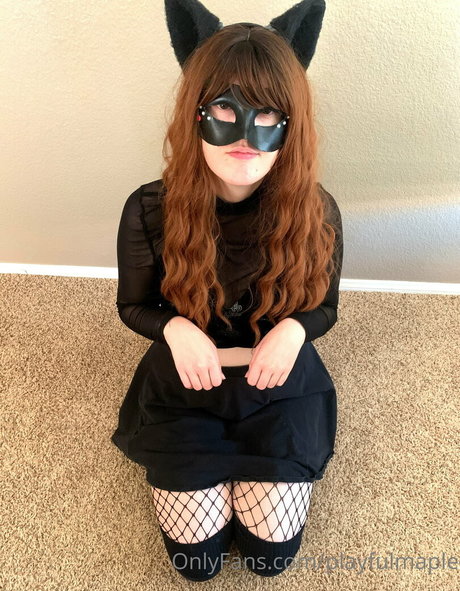 playfulmaple star nude photo