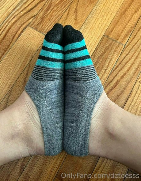 dztoesss model pretty pic