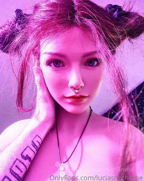 luciasnothome model top images