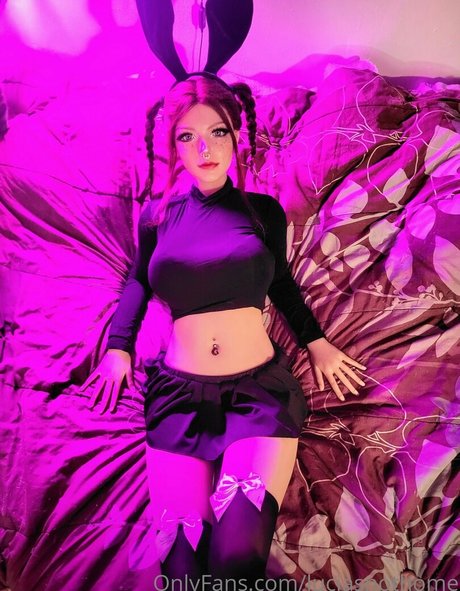 luciasnothome model nude photo