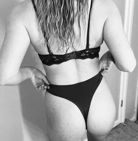 petite liv model free photo