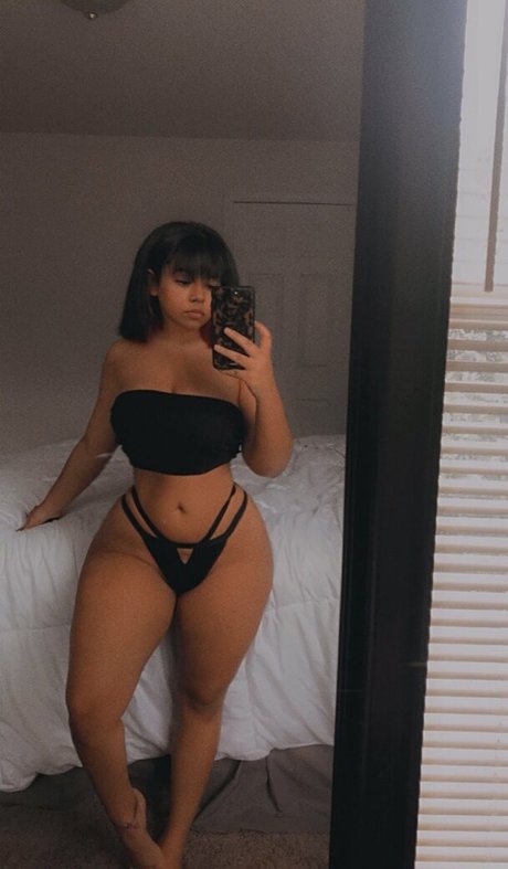 trappedbydecayingearth nude actress photos