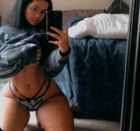 trappedbydecayingearth sexy actress pics