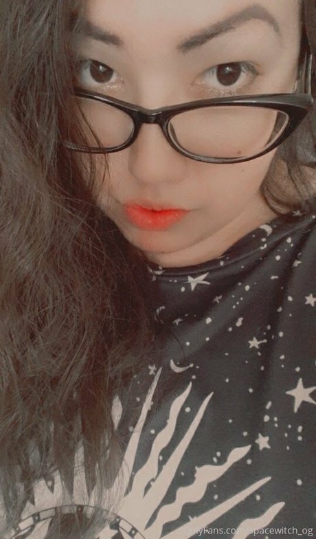 spacevvitch666 pretty model img