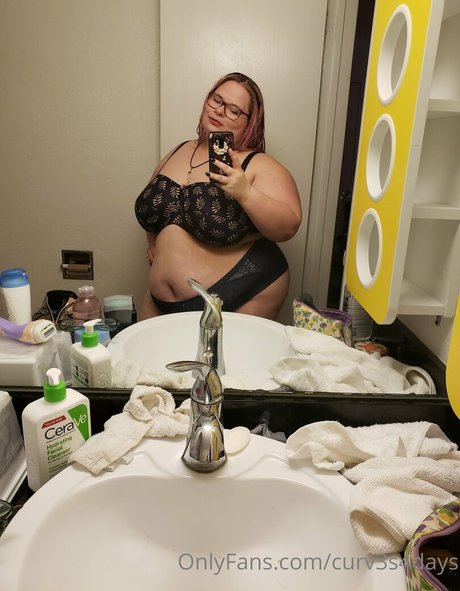 curv3s4days star porn pics