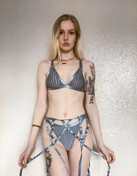 queengem__ sex pornstar img