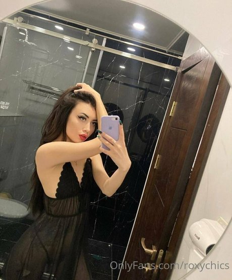 roxychics pretty pornstar img