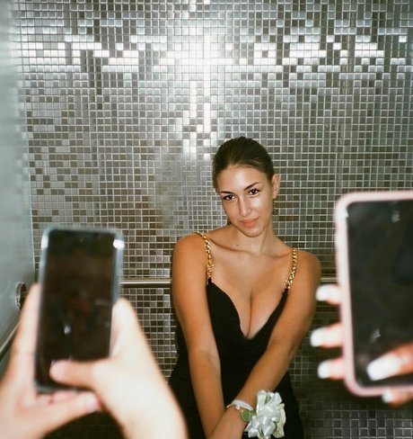 Leilani Azalea star nude pictures