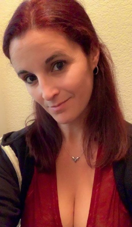 Mrs Badass model free images