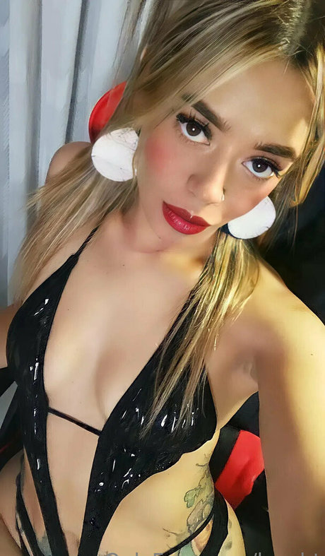 lucybt sex model photos