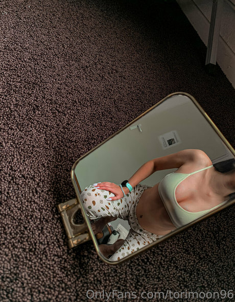 torimoon96 model nude archive