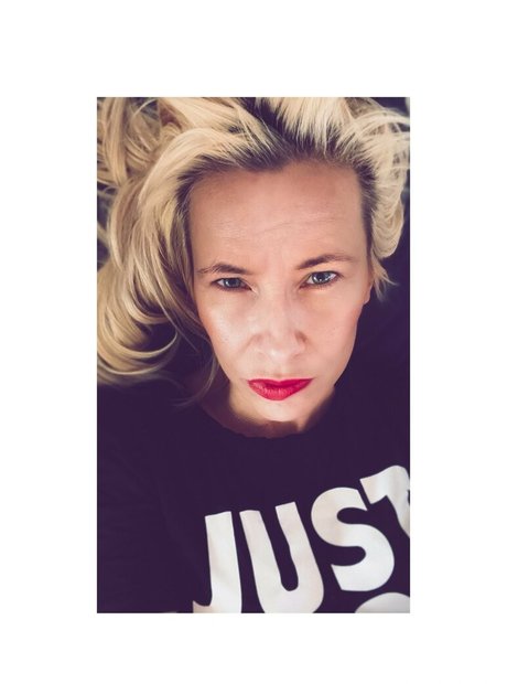 loveislove01 star naked image