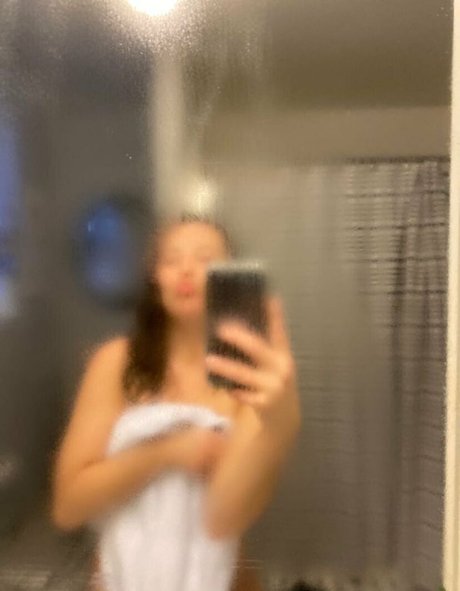 breezy bre naked model picture